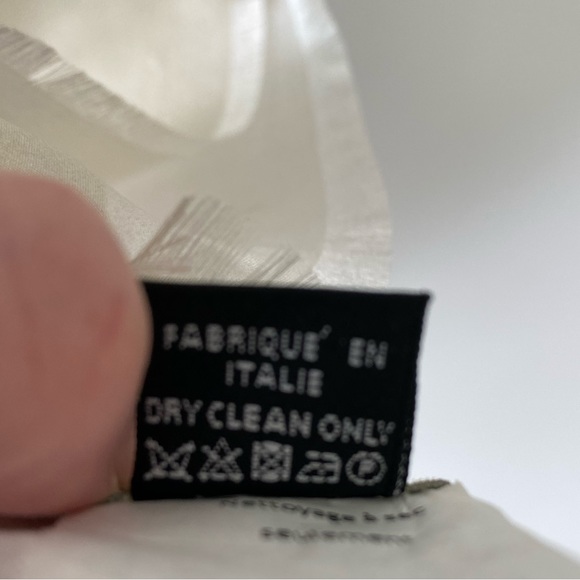 Silk scarf in leaf print - Picture 6 of 6